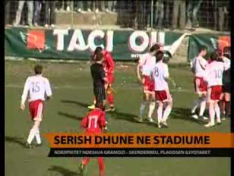 Dhuna e ushtruar nga tifozat e Gramozit ne ndeshjen Skenderbeu-Gramozi(FK SKENDREBEU)