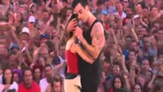 Robbie Williams live at Knebworth Come Undone