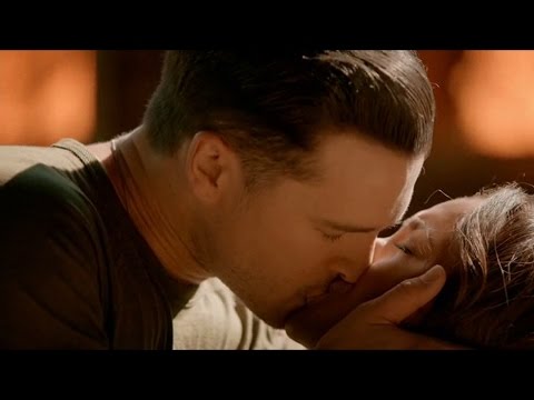 The Vampire Diaries: 8x05 - Bonnie saves Enzo and kisses him (kiss) [HD]