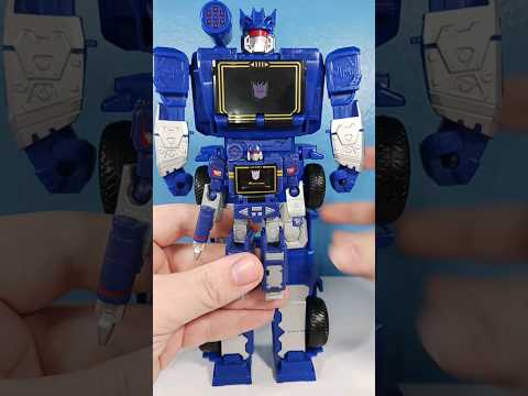 How do these cost the same?! Well... Transformers Titan Changer Soundwave