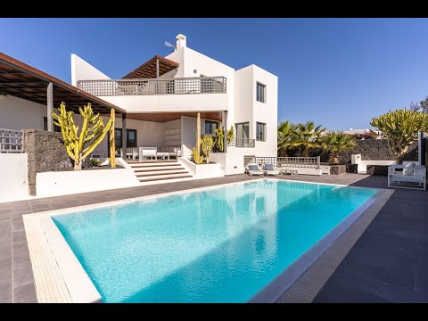 Contemporary Villa with Heated Pool – Puerto Calero