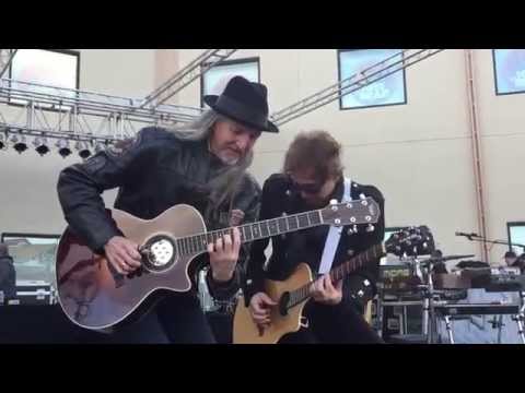 The Doobie Brothers: Slack Key Soquel Rag/South City Midnight Lady (4/19/15 - Loveland, CO)