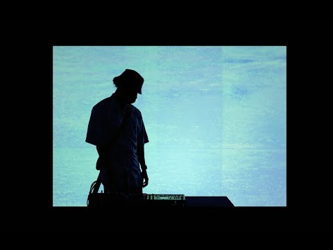 Luca Young - Sandys (Live Performance)