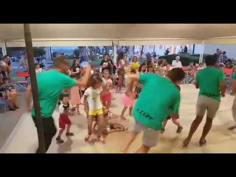 Med eventi animazione serale nel villaggi balli di gruppo