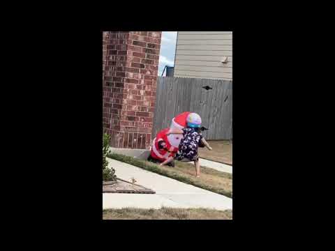 Kind verprügelt Weihnachtsmann - Ich hasse Weihnachten!  child punches santa claus  i hate christmas