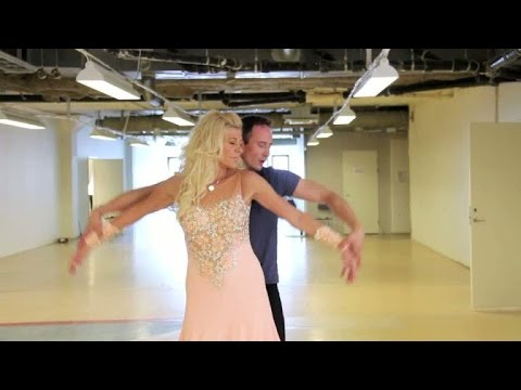 Maria Montazami repar i korridoren - Let’s Dance (TV4)