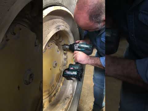 Powerful Impact Wrench Easily Removes Stiff Bolts | Shorts | Makita UAE
