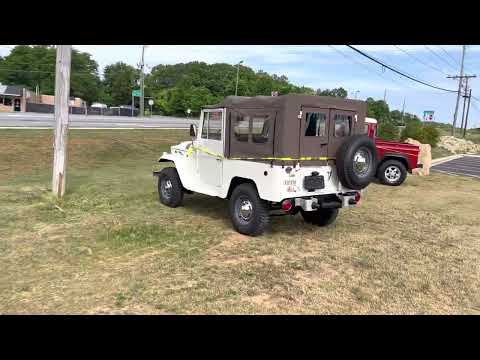 1977 FJ45 1971 FJ40 1995 Defender
