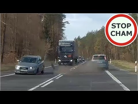 Urwane koło uszkadza dwa auta