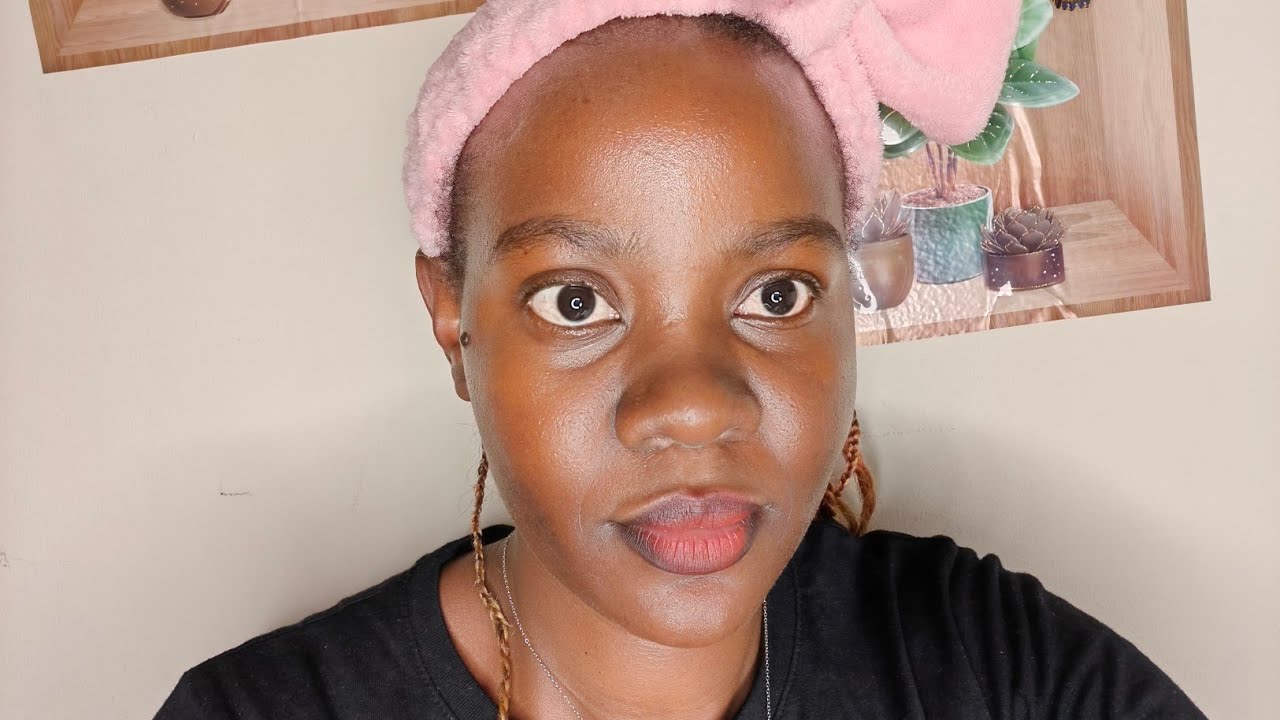 Omusajja mukola bino nga akuzina owoomera embolo 