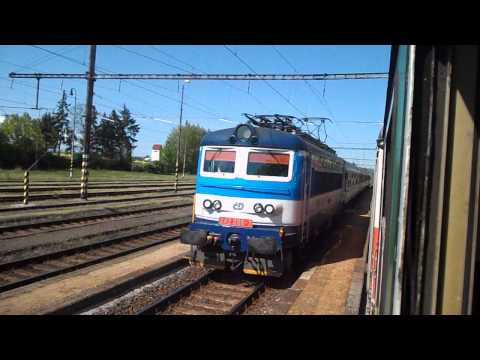 Průjezd vlaku R 610 Karlex (ČD 242.208, zpoždění 13 min) - Tršnice, 19. 5. 2013