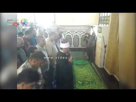 صلاة الجنازة على حسين عبد الرازق بحضور عمرو موسى