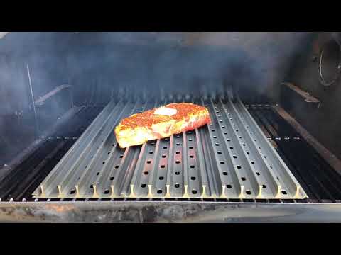 Grilling a steak | New York Strip| Traeger Grills