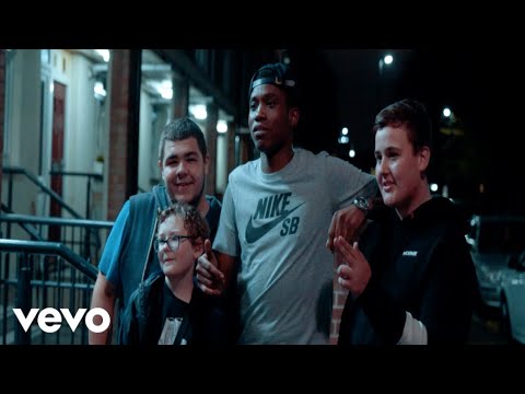 Maxsta - Keeping It Moving ft. P Money