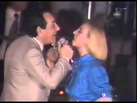 Στράτος Διονυσίου & Βίκυ Μοσχολιού - Με λές αγάπη