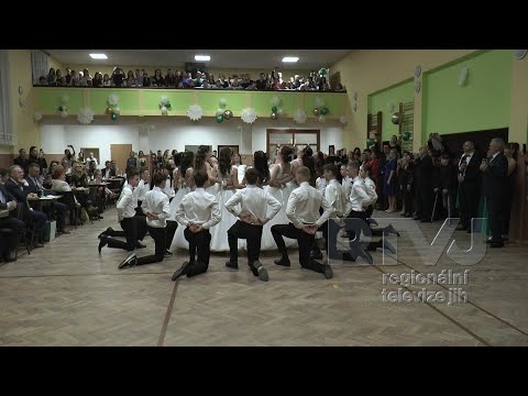 Na plese ZŠ Tvrdonice žáci zatančili krásnou polonézu