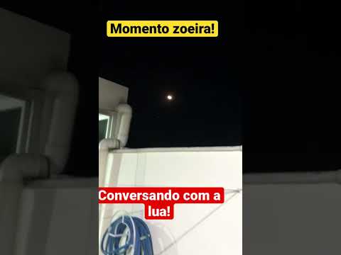 Talking to the moon; conversando com a lua; hablando con la luna.