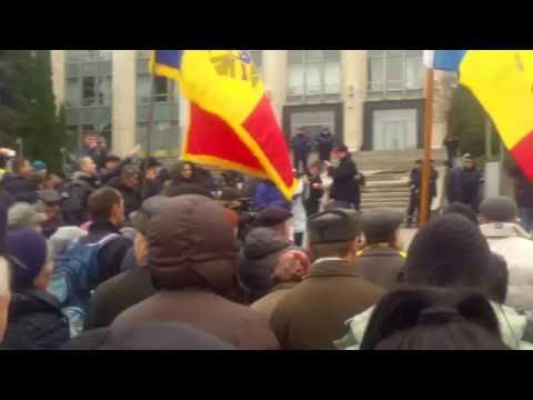 Piesă hip-hop despre alegerile fraudate în Moldova - Curaj.TV