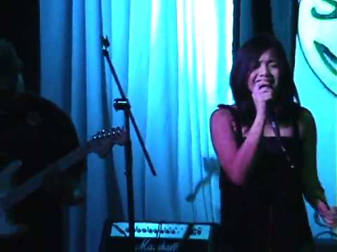 Hari ng tondo - Gloc 9 feat.Denise  @70's Bistro