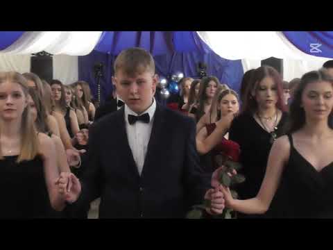 Polonez klas VIII w Zespole Szkół w Serokomli