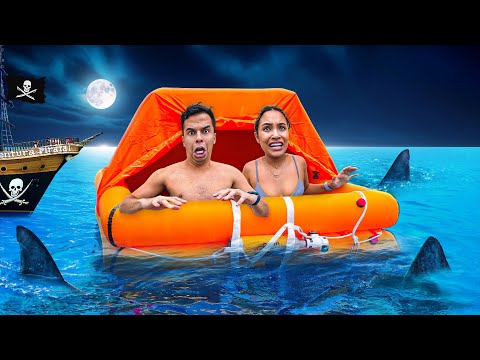 PASSAMOS A NOITE NA CASA FLUTUANTE E PIRATAS APARECERAM! - MUITO MEDO!