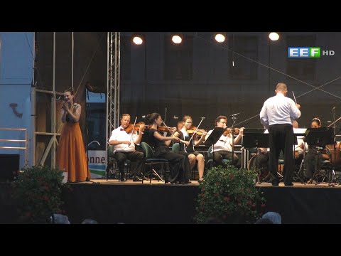 Alexandra Broneske - Che sera