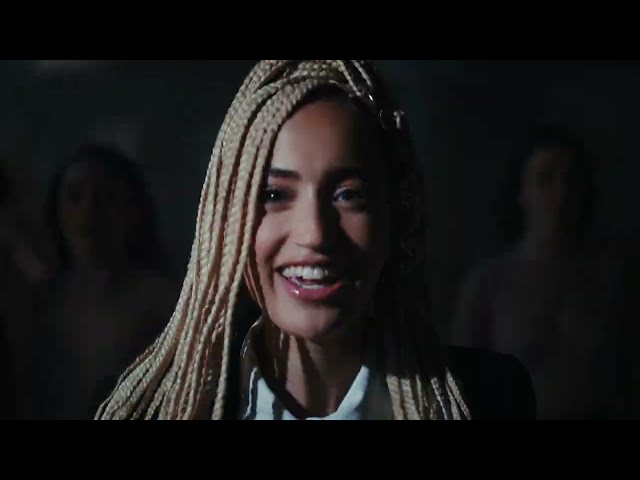 Video zu 'Regarde' ansehen