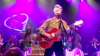 Brian Setzer - Here Comes Santa Claus clip