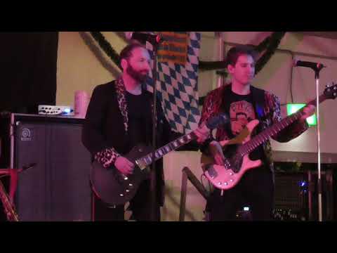 Cagey Strings 2018 in Moosach - Wipeout mit Leucht-Drum-Sticks