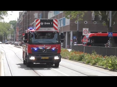 Tankautospuit en Autoladder Brandweer Dirk met spoed onderweg naar een Woningbrand in Amsterdam