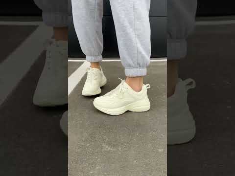 Жіночі бежеві кросівки, жіночі стильні повсякденні кросівки, молодіжні шкіряні кросівки на дівчину - фото 1 - id-p2089665702