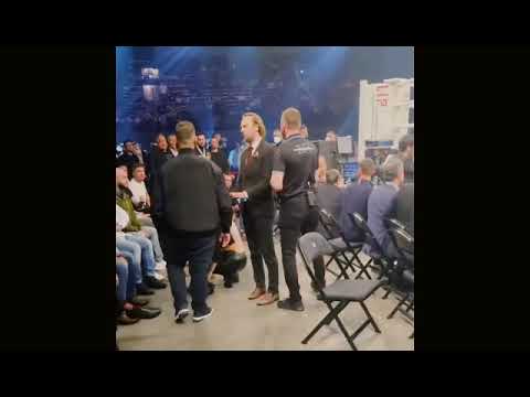 Pocher am Rande eines Boxkampfs attackiert