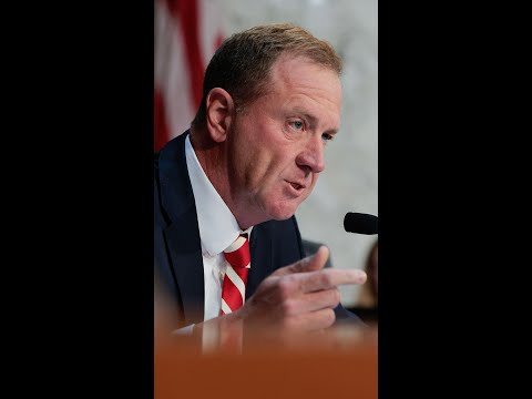 Senator calls Smith a 'dirtbag' while confusing sports teams