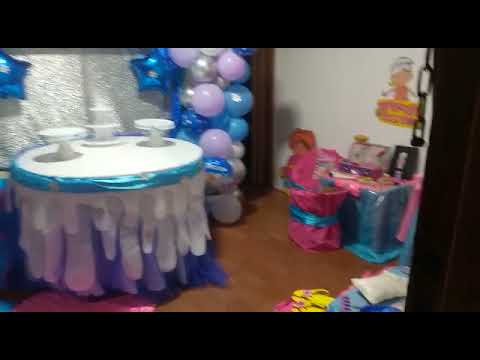 decoración de fiesta de Frozen para Avril