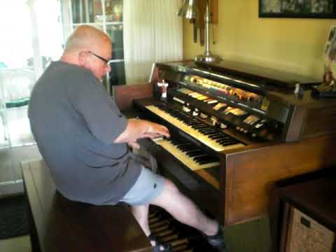 Mike Reed plays "Alley Cat" on the Hammond Organ