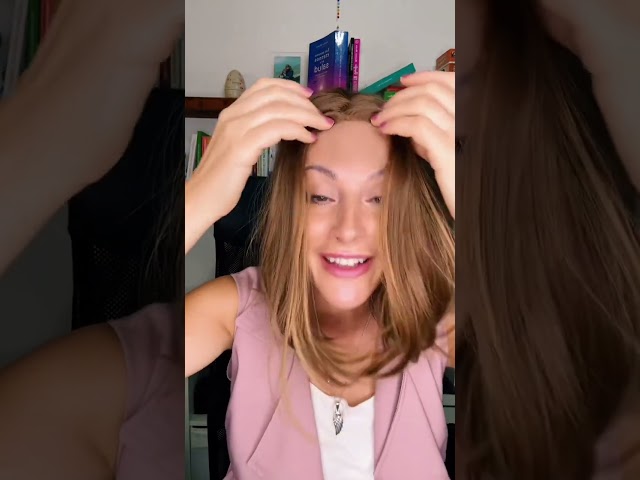 Vídeo relacionado con FESHFEN Peluca Lace Front pelo Natural Largas Onduladas Sintética HD Lace Pelucas de Pelo para Mujeres, Marrón Oscuro 70 cm