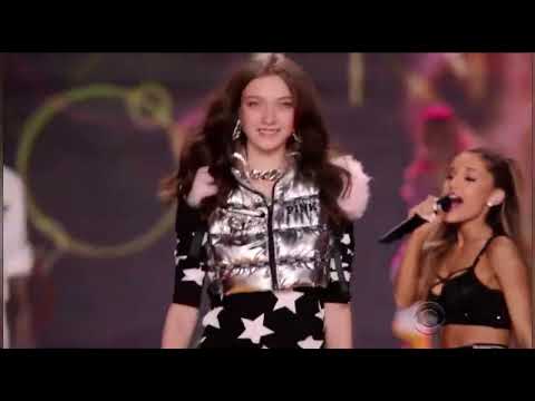 YUMI LAMBERT CATWALK VICTORIA'S SECRET 2014-2015.