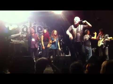 Chasing Violets - AOR (Frédéric Slama) - Alien "Don't Stop Believin'" Live in Madrid.