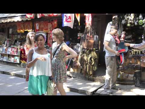 Elisete and Natasha Cemenova sing Zemfira in Moscow - Romashki