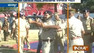 Kanpur : UP Police don&#39;t know how to fire bullets from a Gun | India TV