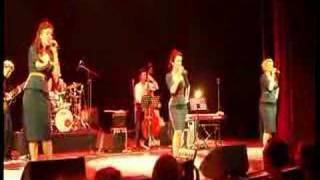 Puppini Sisters - It Don't mean a thing