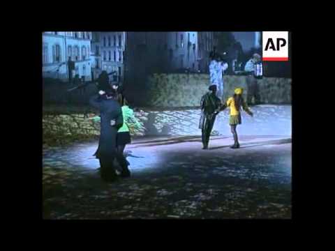 ENTERTAINMENT WEEKLY:  ENT5-PARIS FASH