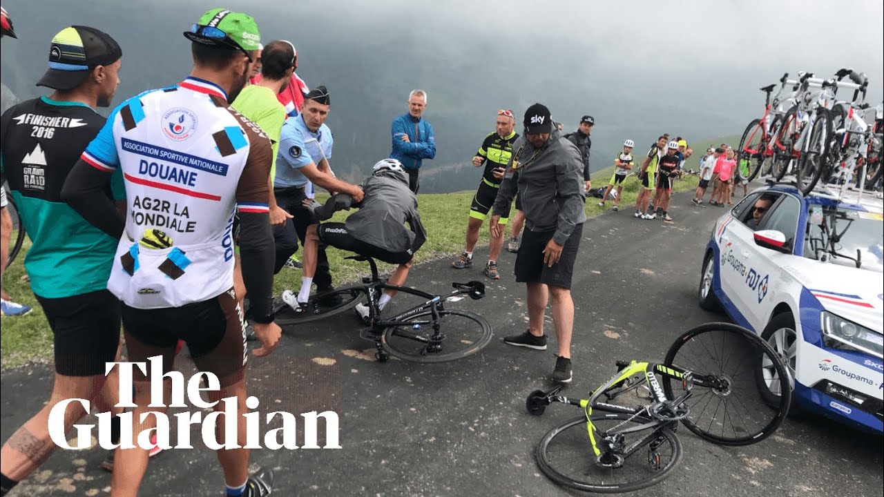 Chris Froome swears at policeman who pulled him off bike after Tour de France stage 17 - YouTube