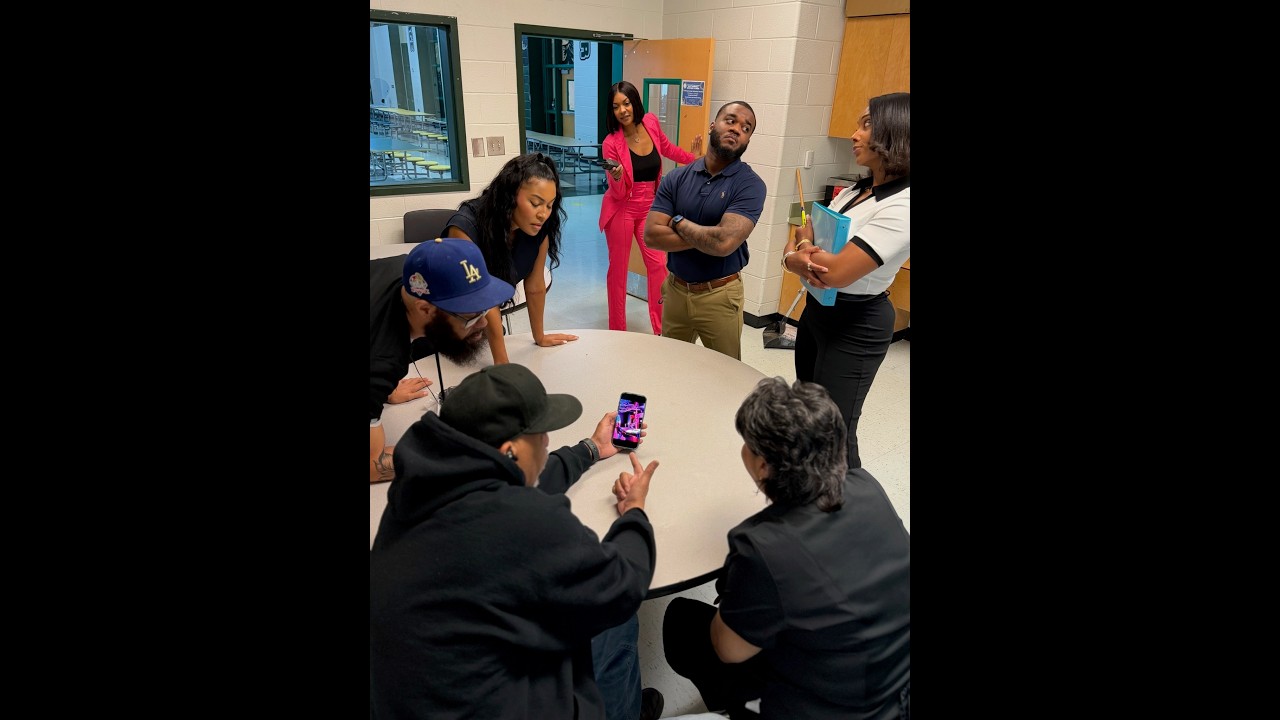 Ernestine walks in on Ft the staff gossiping about her strip club photo!