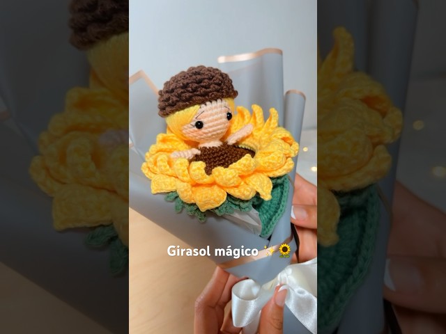 Vídeo relacionado con KIAYOO Regalo de Girasol, Decoraciones de Escritorio para el Hogar y la Oficina, Positive Flores de Ganchillo Regalo para Él Ella Hombres Mujeres Amigos Novio Cumpleaños Navidad San Valentín
