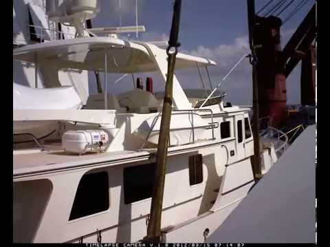 Marine Heavy Lift Services lifting a yacht-boat transport