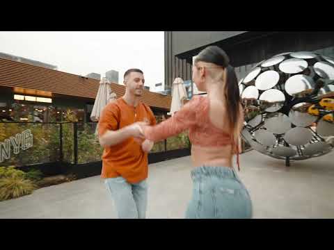 Alex y Laïs - Como yo te quiero by KHEA ft. Ana Mena