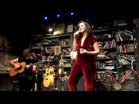 Rhaissa Bittar - Velhas sílabas (Filipe Trielli)