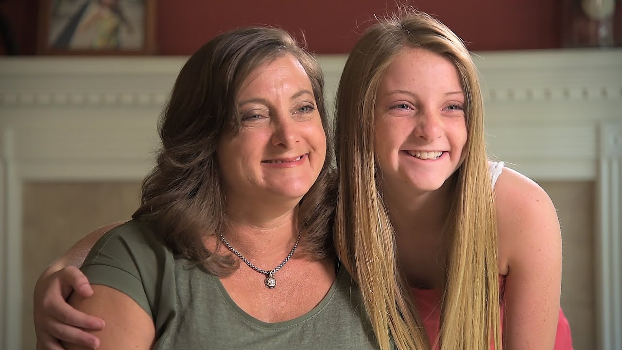 Renay Daigle was diagnosed with breast cancer when she was six months pregnant. Surgery was immediately recommended. Renay sought a second opinion from Shahla Masood, MD, medical director of the ÂÜÀòÉç Breast Center and chief of Pathology and Laboratory Medicine at ÂÜÀòÉç Jacksonville, to confirm the surgeon’s diagnosis and treatment plan.