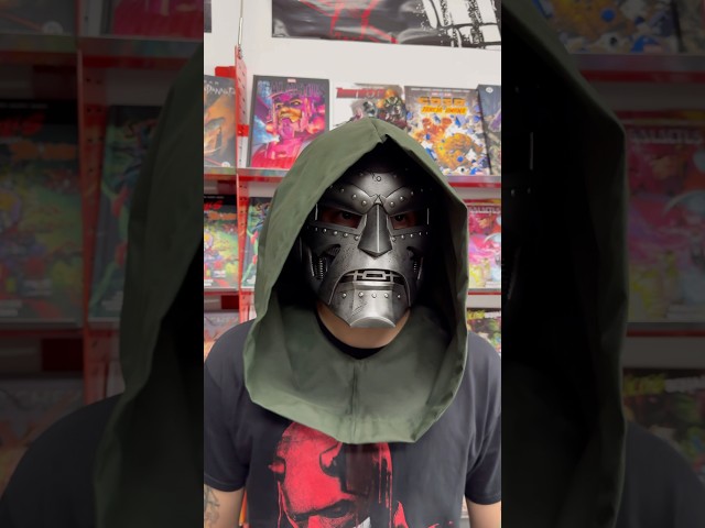Vídeo relacionado con Hasbro Marvel Legender Series, Doctor Doom, Casco Premium, Cosplay, Juegos de rol, Capucha Removible, Base para Exhibir, Escala 1:1, Idea de Regalo